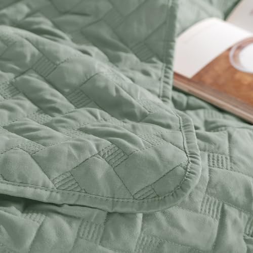Bedsure Queen Quilt - Lightweight Bedspread with Basket Weave Pattern