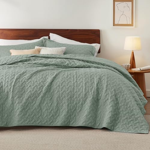 Bedsure Queen Quilt - Lightweight Bedspread with Basket Weave Pattern